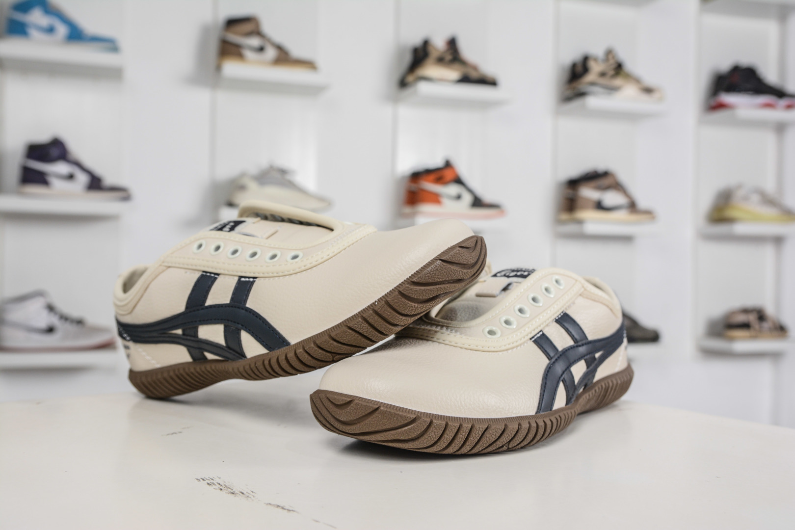 140 Onitsuka Tiger Tsunahiki Slip-on 鬼冢虎舒适百搭生活休闲鞋 1183C529-200-Chinese UA Cheap High Quatity Brand Clothes Bags handbags Sneakers wholesale wholesaler seller from China Factory suppliers Fashion Clothing Shoes best Quality Beautiful Price 140 Onitsuka Tiger Tsunahiki Slip-on 鬼冢虎舒适百搭生活休闲鞋 1183C529-200