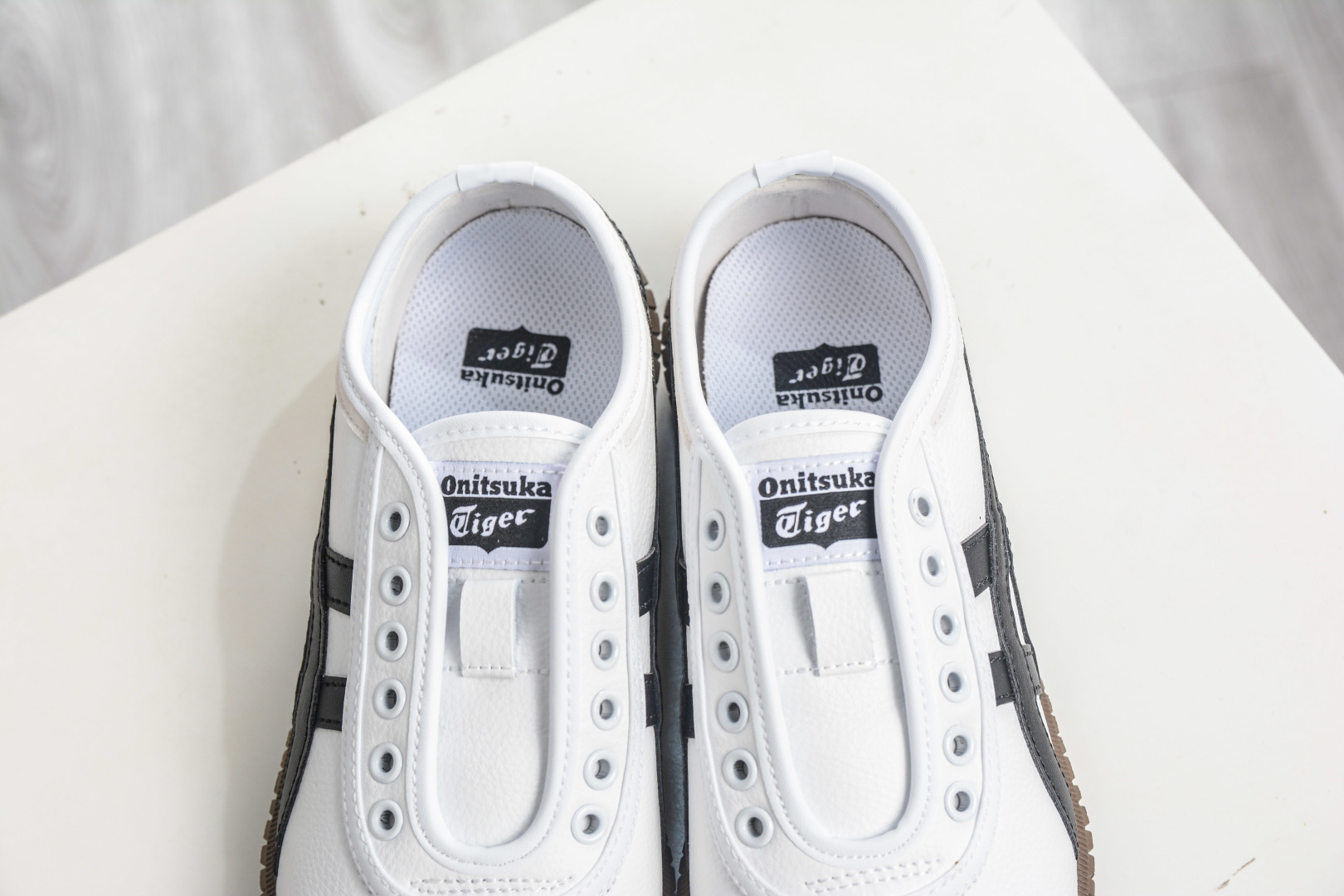 140 Onitsuka Tiger Tsunahiki Slip-on 鬼冢虎舒适百搭生活休闲鞋 1183C529-101-Chinese UA Cheap High Quatity Brand Clothes Bags handbags Sneakers wholesale wholesaler seller from China Factory suppliers Fashion Clothing Shoes best Quality Beautiful Price 140 Onitsuka Tiger Tsunahiki Slip-on 鬼冢虎舒适百搭生活休闲鞋 1183C529-101