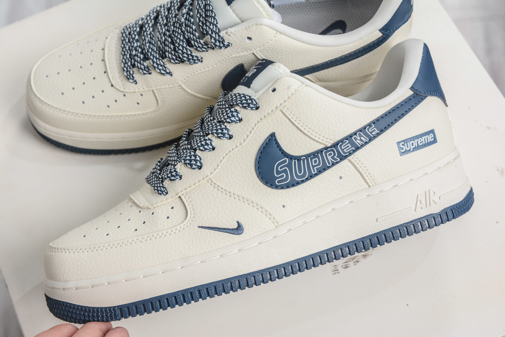 260 Nike Air Force 1 Low 07 x Supreme SUP联名-米白蓝 LD1999-003-Chinese UA Cheap High Quatity Brand Clothes Bags handbags Sneakers wholesale wholesaler seller from China Factory suppliers Fashion Clothing Shoes best Quality Beautiful Price 260 Nike Air Force 1 Low 07 x Supreme SUP联名-米白蓝 LD1999-003