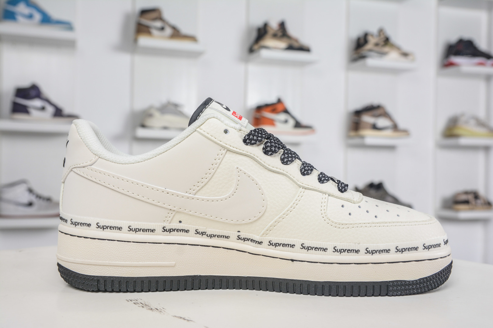 260 Nike Air Force 1 Low 07 x Supreme SUP联名-米白黑 XX3168-222-Chinese UA Cheap High Quatity Brand Clothes Bags handbags Sneakers wholesale wholesaler seller from China Factory suppliers Fashion Clothing Shoes best Quality Beautiful Price 260 Nike Air Force 1 Low 07 x Supreme SUP联名-米白黑 XX3168-222