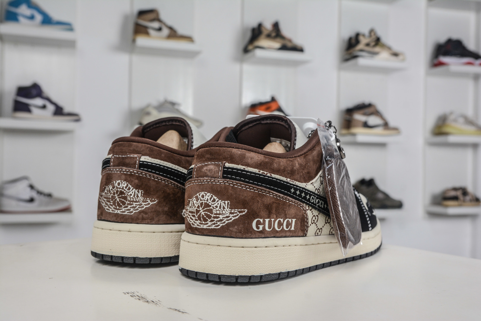 270 Air Jordan 1 Retro Low x GUCCI 古驰联名-米黑棕 定制配色 LD8888-011-Chinese UA Cheap High Quatity Brand Clothes Bags handbags Sneakers wholesale wholesaler seller from China Factory suppliers Fashion Clothing Shoes best Quality Beautiful Price 270 Air Jordan 1 Retro Low x GUCCI 古驰联名-米黑棕 定制配色 LD8888-011