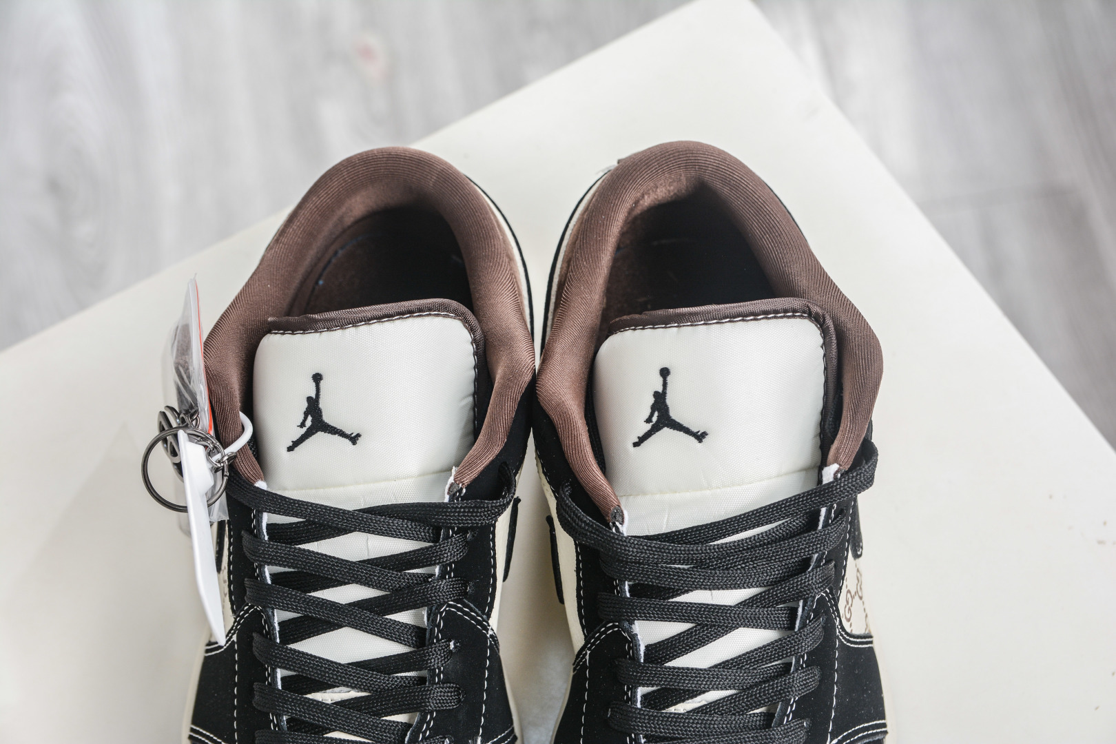 270 Air Jordan 1 Retro Low x GUCCI 古驰联名-米黑棕 定制配色 LD8888-011-Chinese UA Cheap High Quatity Brand Clothes Bags handbags Sneakers wholesale wholesaler seller from China Factory suppliers Fashion Clothing Shoes best Quality Beautiful Price 270 Air Jordan 1 Retro Low x GUCCI 古驰联名-米黑棕 定制配色 LD8888-011