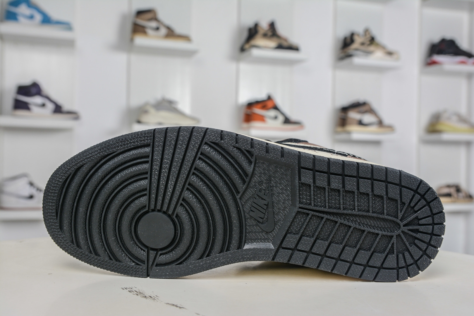 270 Air Jordan 1 Retro Low x GUCCI 古驰联名-米黑棕 定制配色 LD8888-011-Chinese UA Cheap High Quatity Brand Clothes Bags handbags Sneakers wholesale wholesaler seller from China Factory suppliers Fashion Clothing Shoes best Quality Beautiful Price 270 Air Jordan 1 Retro Low x GUCCI 古驰联名-米黑棕 定制配色 LD8888-011