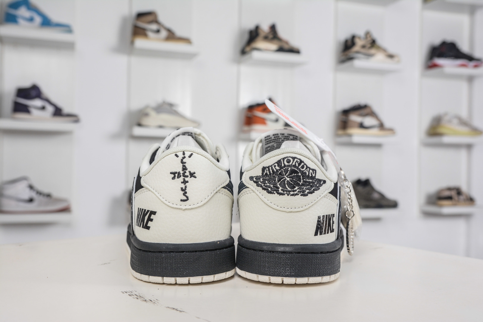 270 TS x Air Jordan x Louis Vuitton AJ1 Low 倒钩低帮LV联名-白黑灰 JW1188-173-Chinese UA Cheap High Quatity Brand Clothes Bags handbags Sneakers wholesale wholesaler seller from China Factory suppliers Fashion Clothing Shoes best Quality Beautiful Price 270 TS x Air Jordan x Louis Vuitton AJ1 Low 倒钩低帮LV联名-白黑灰 JW1188-173