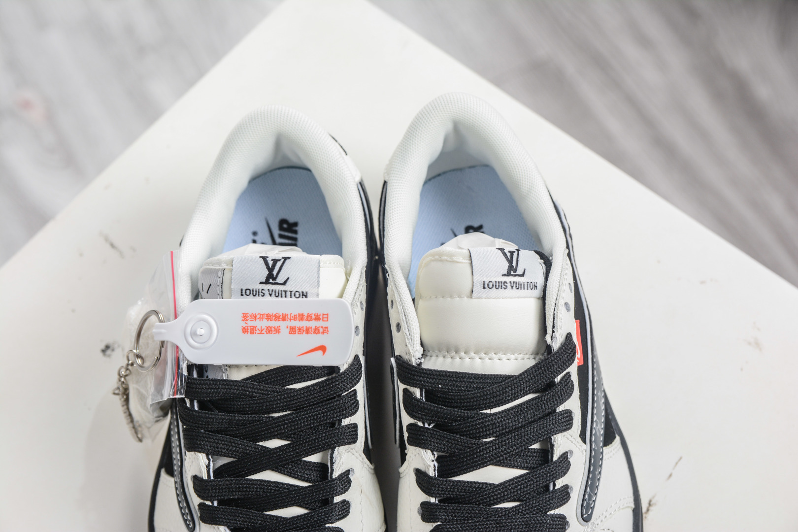 270 TS x Air Jordan x Louis Vuitton AJ1 Low 倒钩低帮LV联名-白黑灰 JW1188-173-Chinese UA Cheap High Quatity Brand Clothes Bags handbags Sneakers wholesale wholesaler seller from China Factory suppliers Fashion Clothing Shoes best Quality Beautiful Price 270 TS x Air Jordan x Louis Vuitton AJ1 Low 倒钩低帮LV联名-白黑灰 JW1188-173