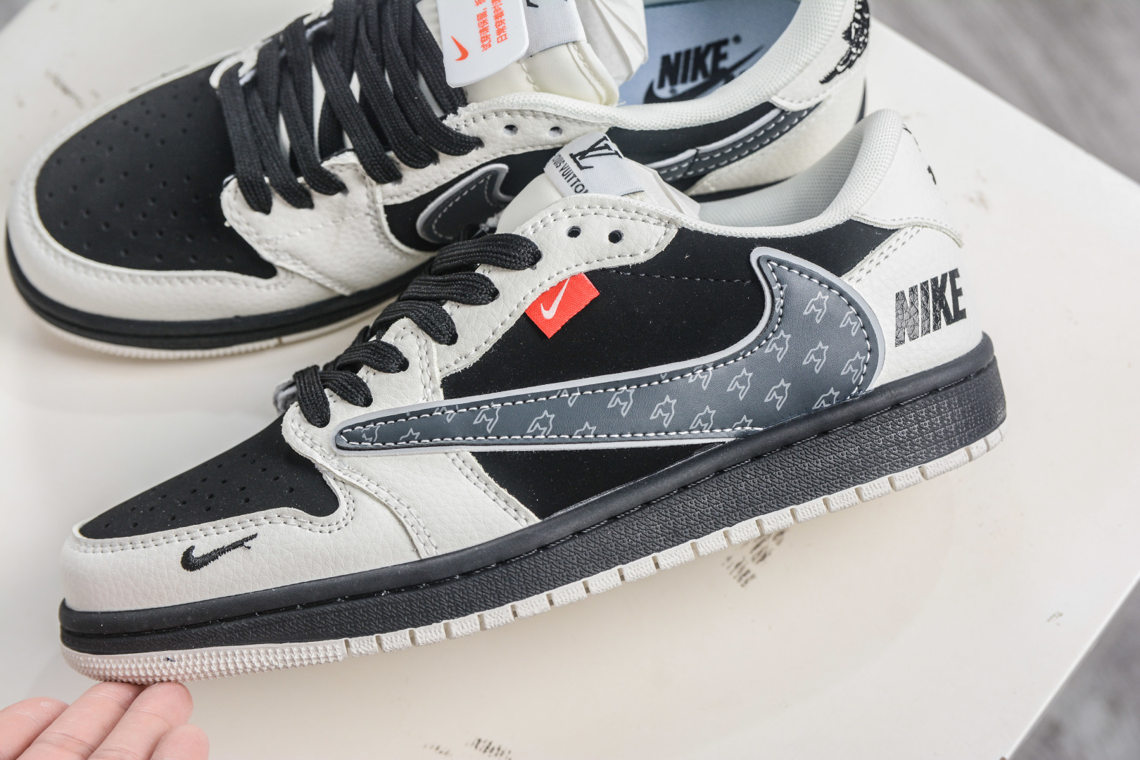 270 TS x Air Jordan x Louis Vuitton AJ1 Low 倒钩低帮LV联名-白黑灰 JW1188-173-Chinese UA Cheap High Quatity Brand Clothes Bags handbags Sneakers wholesale wholesaler seller from China Factory suppliers Fashion Clothing Shoes best Quality Beautiful Price 270 TS x Air Jordan x Louis Vuitton AJ1 Low 倒钩低帮LV联名-白黑灰 JW1188-173