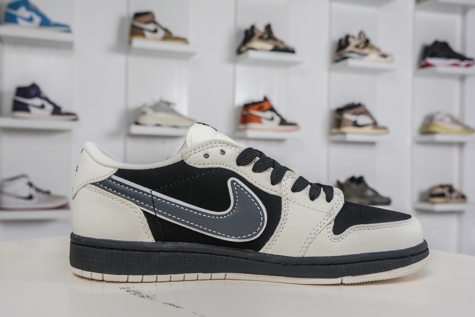 270 TS x Air Jordan x Louis Vuitton AJ1 Low 倒钩低帮LV联名-白黑灰 JW1188-173-Chinese UA Cheap High Quatity Brand Clothes Bags handbags Sneakers wholesale wholesaler seller from China Factory suppliers Fashion Clothing Shoes best Quality Beautiful Price 270 TS x Air Jordan x Louis Vuitton AJ1 Low 倒钩低帮LV联名-白黑灰 JW1188-173