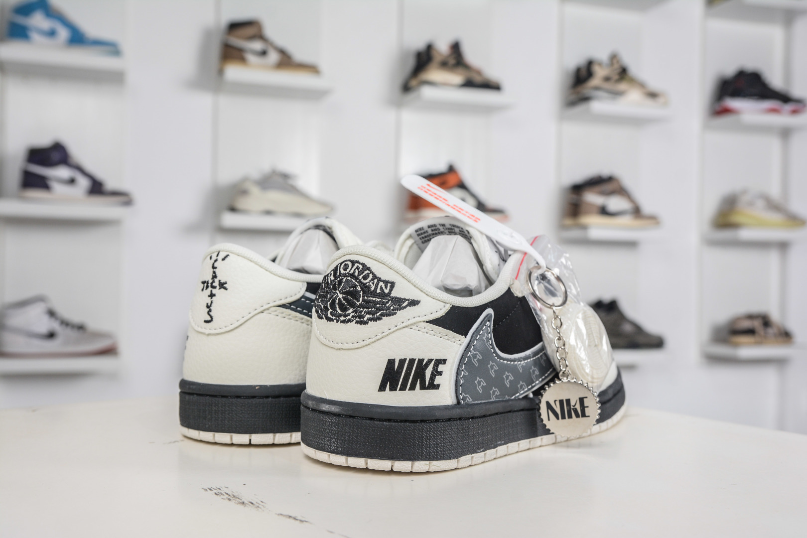 270 TS x Air Jordan x Louis Vuitton AJ1 Low 倒钩低帮LV联名-白黑灰 JW1188-173-Chinese UA Cheap High Quatity Brand Clothes Bags handbags Sneakers wholesale wholesaler seller from China Factory suppliers Fashion Clothing Shoes best Quality Beautiful Price 270 TS x Air Jordan x Louis Vuitton AJ1 Low 倒钩低帮LV联名-白黑灰 JW1188-173