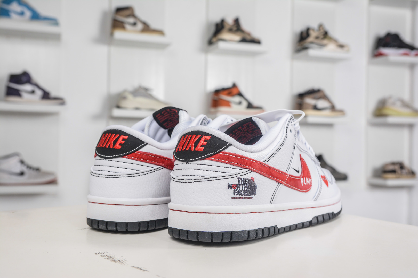 270 Nike SB Dunk Low x CDG PLAY x The North Face 川久保玲北面三方联名-白红黑 YF9511-910-Chinese UA Cheap High Quatity Brand Clothes Bags handbags Sneakers wholesale wholesaler seller from China Factory suppliers Fashion Clothing Shoes best Quality Beautiful Price 270 Nike SB Dunk Low x CDG PLAY x The North Face 川久保玲北面三方联名-白红黑 YF9511-910