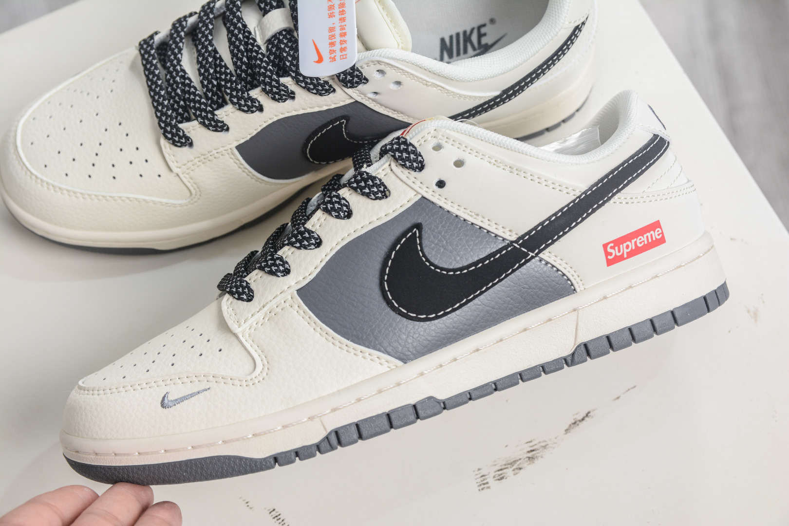 270 Nike SB Dunk Low x Superme SUP联名-米灰黑 JP1628-011-Chinese UA Cheap High Quatity Brand Clothes Bags handbags Sneakers wholesale wholesaler seller from China Factory suppliers Fashion Clothing Shoes best Quality Beautiful Price 270 Nike SB Dunk Low x Superme SUP联名-米灰黑 JP1628-011