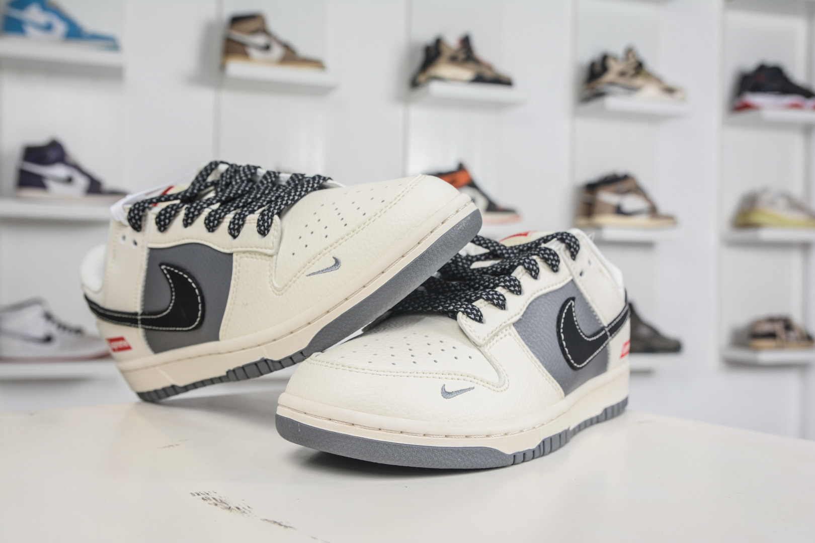 270 Nike SB Dunk Low x Superme SUP联名-米灰黑 JP1628-011-Chinese UA Cheap High Quatity Brand Clothes Bags handbags Sneakers wholesale wholesaler seller from China Factory suppliers Fashion Clothing Shoes best Quality Beautiful Price 270 Nike SB Dunk Low x Superme SUP联名-米灰黑 JP1628-011