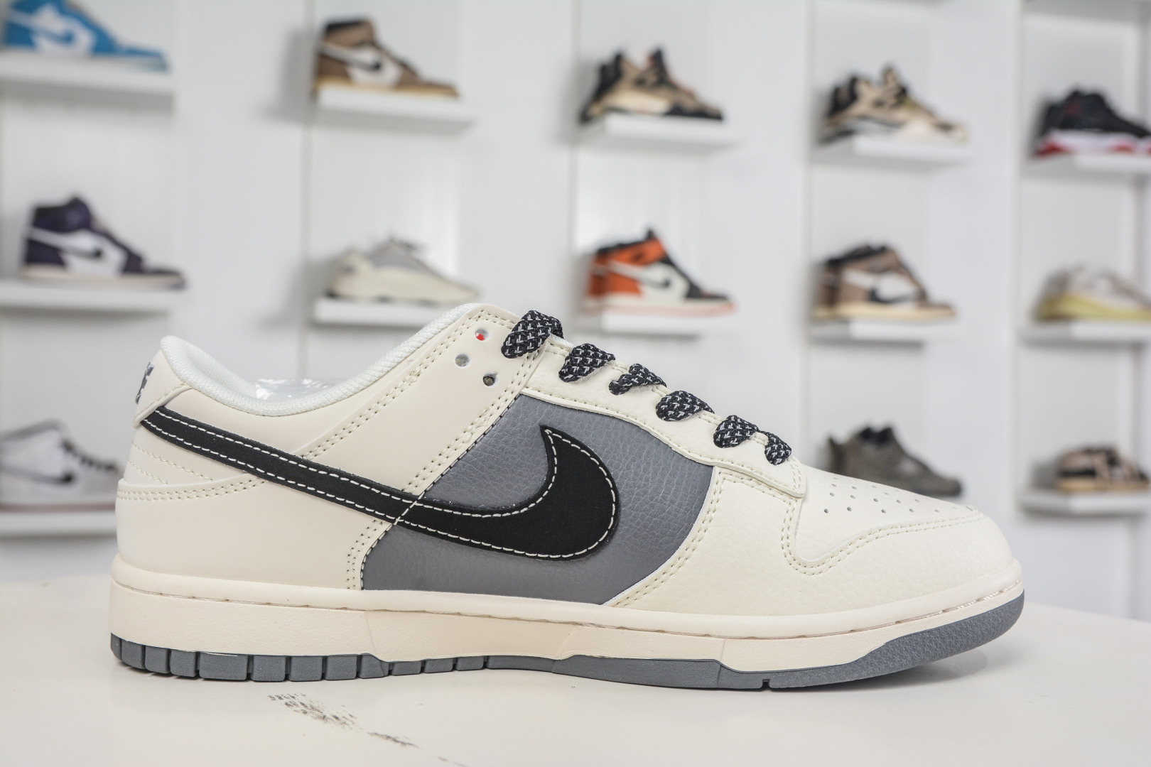 270 Nike SB Dunk Low x Superme SUP联名-米灰黑 JP1628-011-Chinese UA Cheap High Quatity Brand Clothes Bags handbags Sneakers wholesale wholesaler seller from China Factory suppliers Fashion Clothing Shoes best Quality Beautiful Price 270 Nike SB Dunk Low x Superme SUP联名-米灰黑 JP1628-011