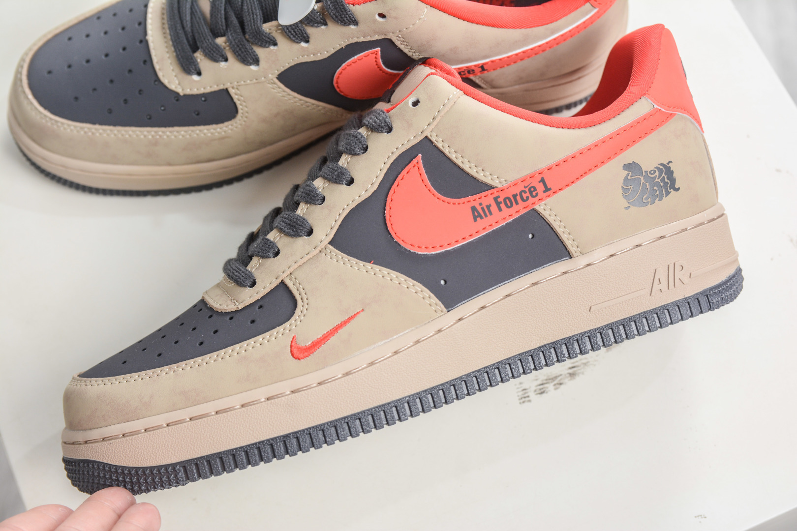 Nike Air Force 1 '07 Low 马年限定 摩卡棕红 KD1688-002-Top High Quatity Cheap Sneakers Fashion Clothing Clothes Bags handbags Shoes of all Brand wholesale With The best Quality And Beautiful Price from China Factory Chinese suppliers wholesaler seller Nike Air Force 1 '07 Low 马年限定 摩卡棕红 KD1688-002