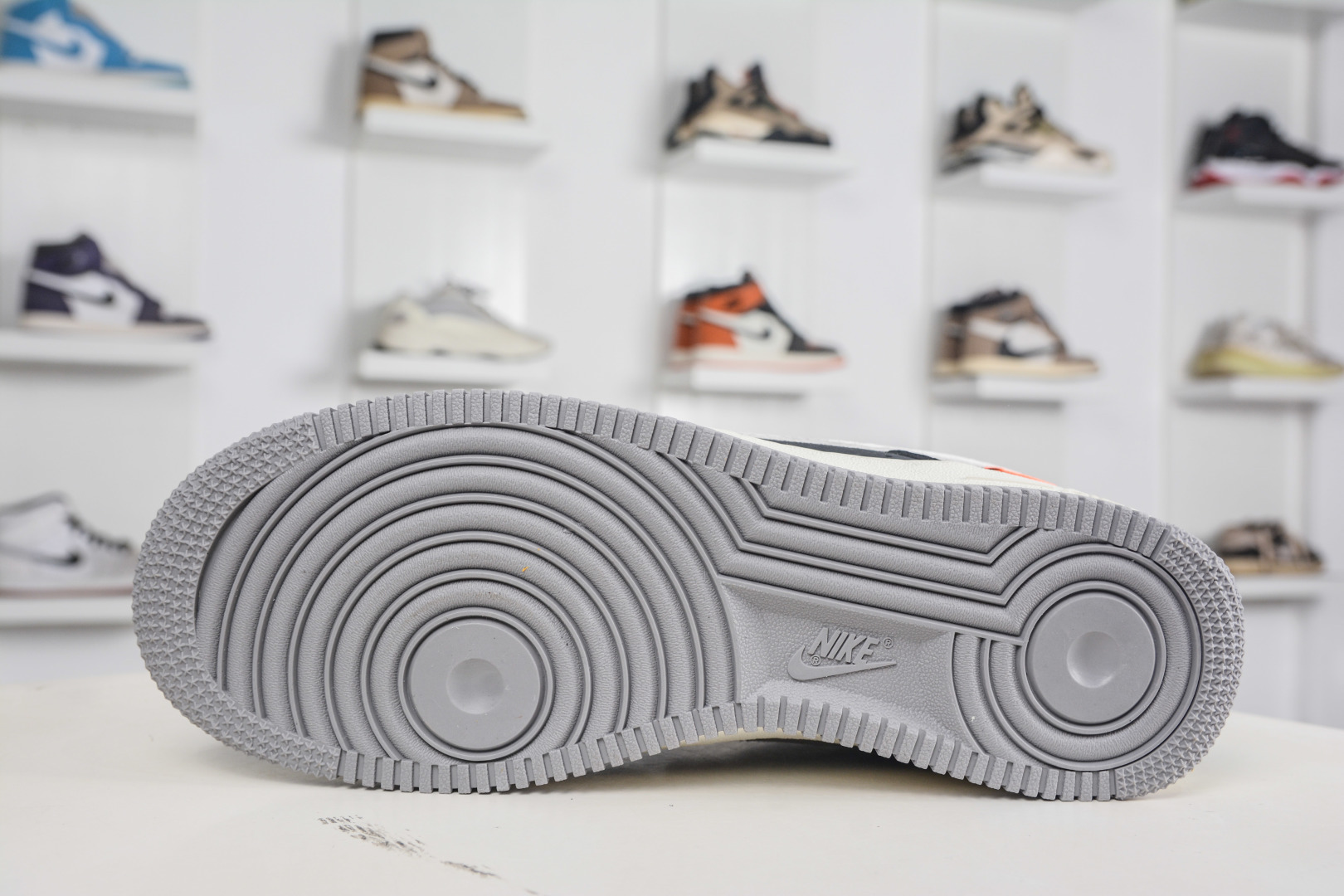 260 NIke Air Force 1 '07 Low 墨黑灰白 FQ3544-001