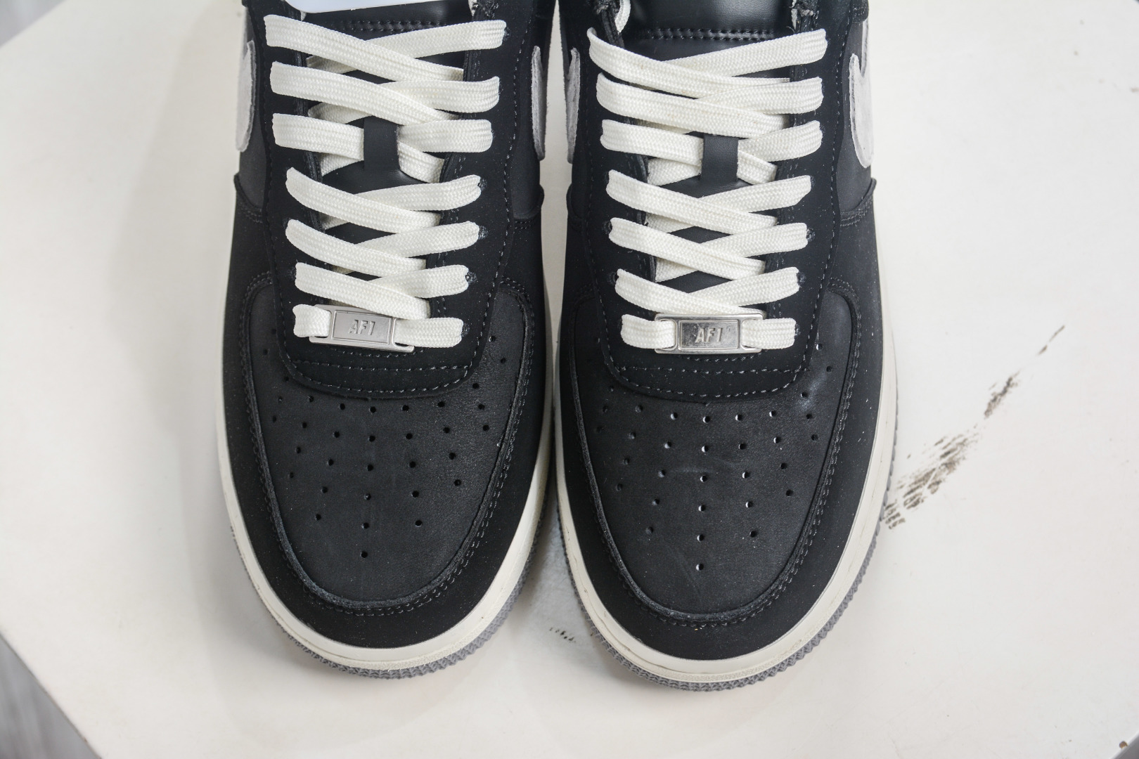 260 NIke Air Force 1 '07 Low 墨黑灰白 FQ3544-001