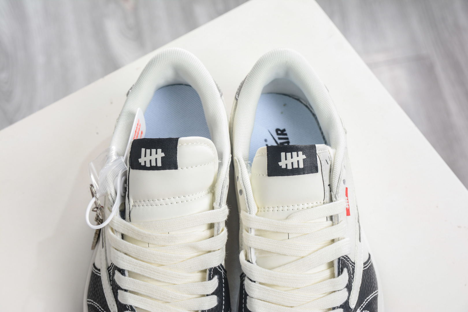 270 TS x Air Jordan AJ1 Low x UNDEFEATED UND联名-米黑灰拼接 倒钩低帮联名定制配色 JW1188-169-Chinese UA Cheap High Quatity Brand Clothes Bags handbags Sneakers wholesale wholesaler seller from China Factory suppliers Fashion Clothing Shoes best Quality Beautiful Price 270 TS x Air Jordan AJ1 Low x UNDEFEATED UND联名-米黑灰拼接 倒钩低帮联名定制配色 JW1188-169