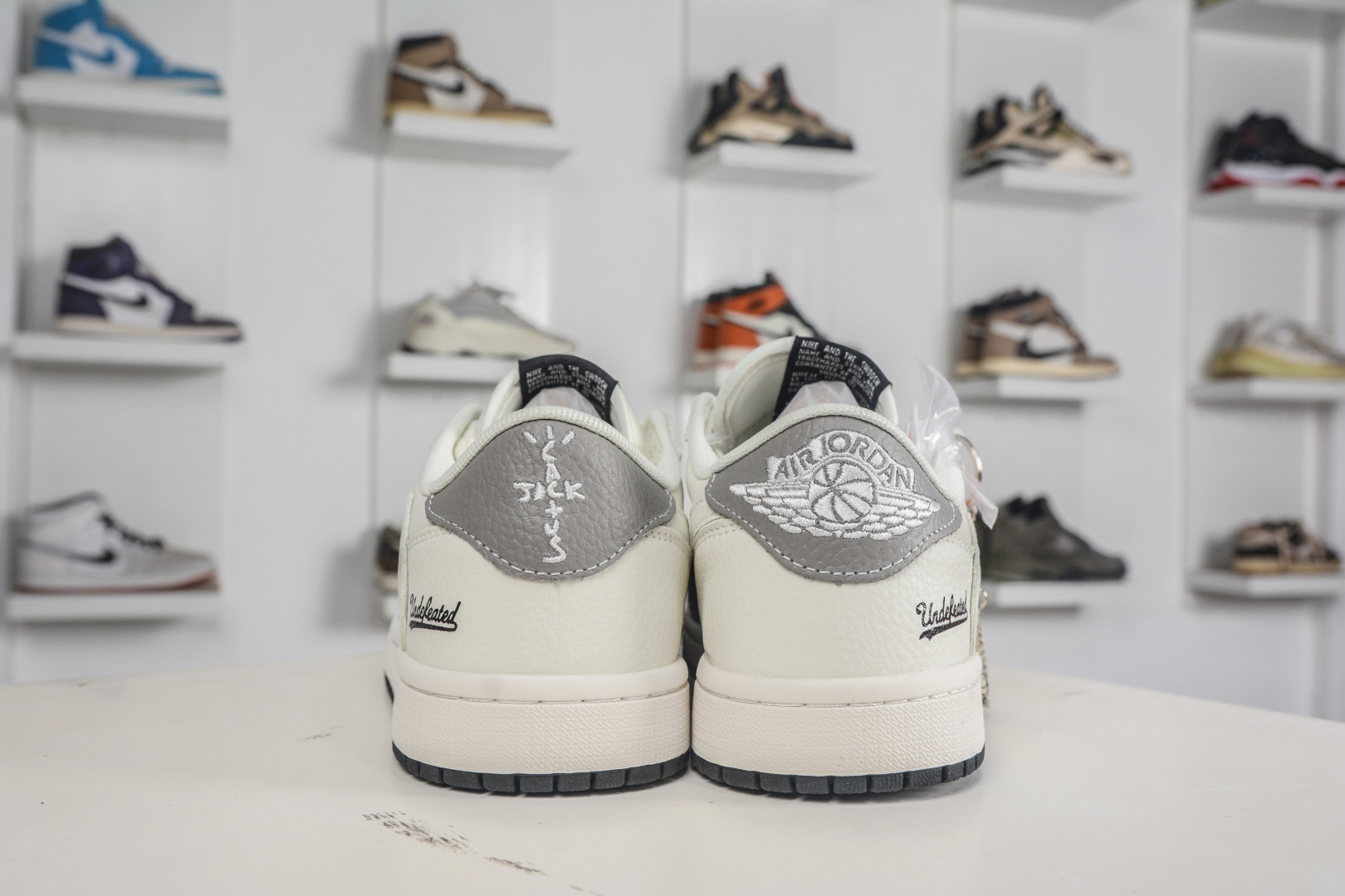 270 TS x Air Jordan AJ1 Low x UNDEFEATED UND联名-米黑灰拼接 倒钩低帮联名定制配色 JW1188-169-Chinese UA Cheap High Quatity Brand Clothes Bags handbags Sneakers wholesale wholesaler seller from China Factory suppliers Fashion Clothing Shoes best Quality Beautiful Price 270 TS x Air Jordan AJ1 Low x UNDEFEATED UND联名-米黑灰拼接 倒钩低帮联名定制配色 JW1188-169