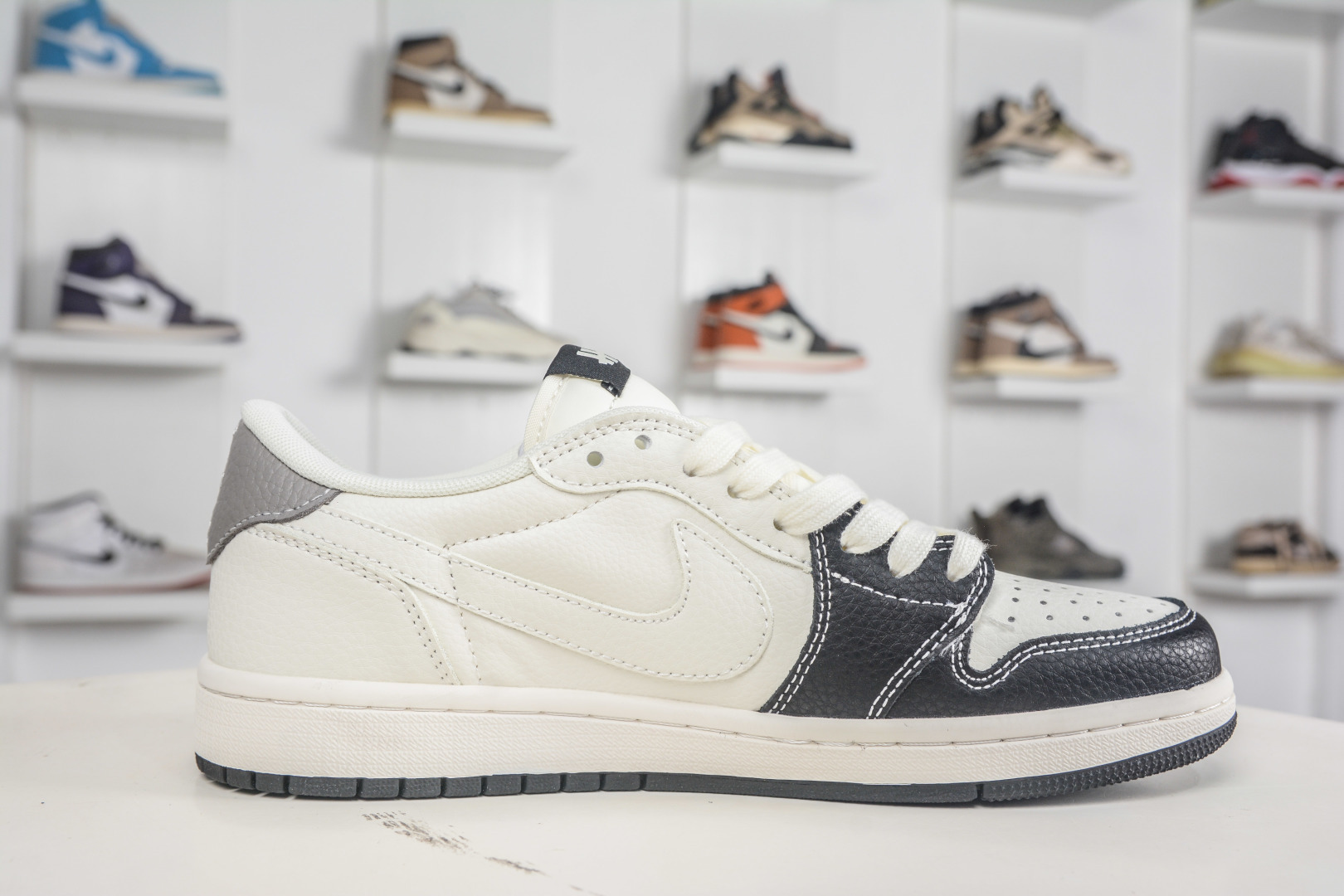 270 TS x Air Jordan AJ1 Low x UNDEFEATED UND联名-米黑灰拼接 倒钩低帮联名定制配色 JW1188-169-Chinese UA Cheap High Quatity Brand Clothes Bags handbags Sneakers wholesale wholesaler seller from China Factory suppliers Fashion Clothing Shoes best Quality Beautiful Price 270 TS x Air Jordan AJ1 Low x UNDEFEATED UND联名-米黑灰拼接 倒钩低帮联名定制配色 JW1188-169
