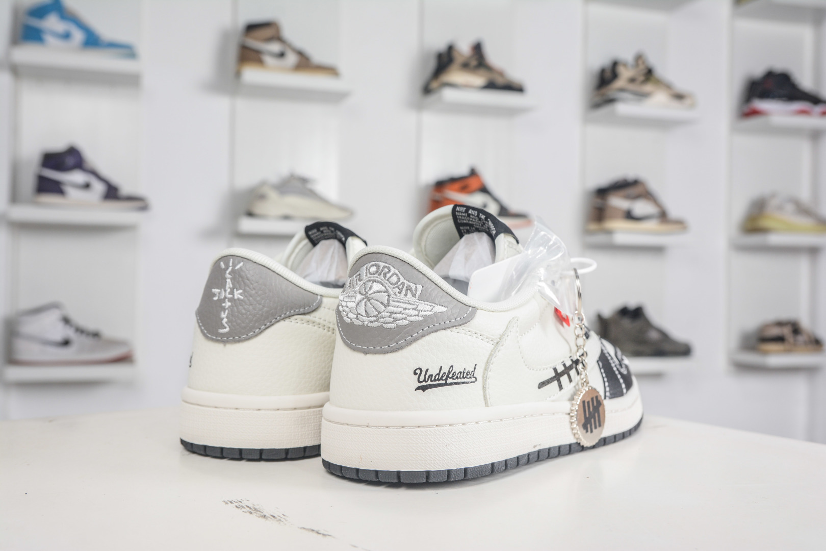 270 TS x Air Jordan AJ1 Low x UNDEFEATED UND联名-米黑灰拼接 倒钩低帮联名定制配色 JW1188-169-Chinese UA Cheap High Quatity Brand Clothes Bags handbags Sneakers wholesale wholesaler seller from China Factory suppliers Fashion Clothing Shoes best Quality Beautiful Price 270 TS x Air Jordan AJ1 Low x UNDEFEATED UND联名-米黑灰拼接 倒钩低帮联名定制配色 JW1188-169