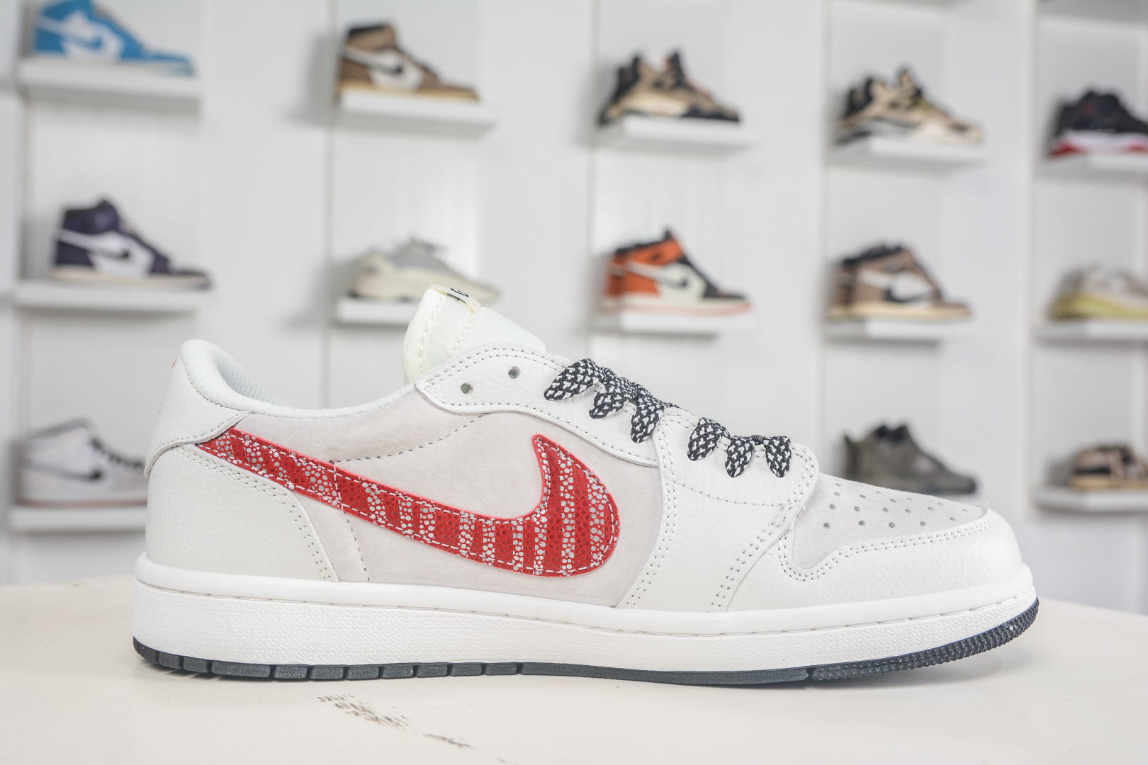 270 TS x Air Jordan x GUCCI AJ1 Low 倒钩低帮联名古驰马年限定-米红 DZ5899-044