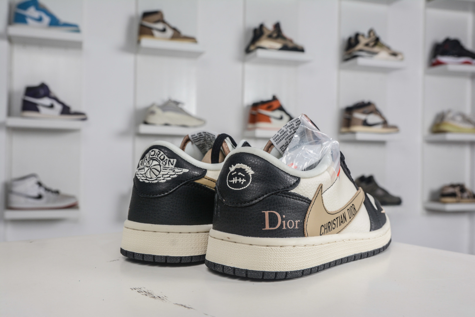 270 TS x Air Jordan x DIOR AJ1 Low 倒钩低帮迪奥联名-米黑卡其棕 DD7866-100-Chinese UA Cheap High Quatity Brand Clothes Bags handbags Sneakers wholesale wholesaler seller from China Factory suppliers Fashion Clothing Shoes best Quality Beautiful Price 270 TS x Air Jordan x DIOR AJ1 Low 倒钩低帮迪奥联名-米黑卡其棕 DD7866-100