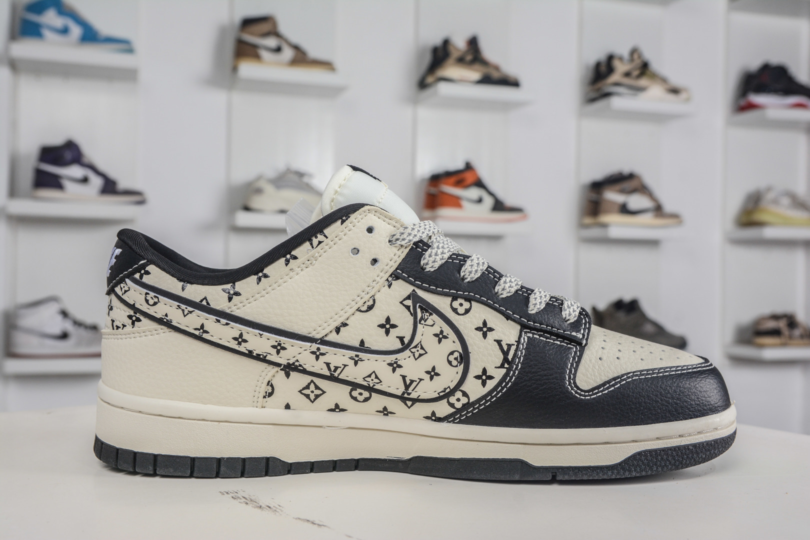 270 Nike SB Dunk Low x Louis Vuitton LV联名-米黑印花 MN1688-101-Chinese UA Cheap High Quatity Brand Clothes Bags handbags Sneakers wholesale wholesaler seller from China Factory suppliers Fashion Clothing Shoes best Quality Beautiful Price 270 Nike SB Dunk Low x Louis Vuitton LV联名-米黑印花 MN1688-101
