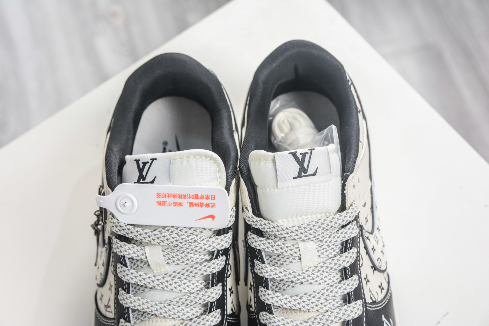 270 Nike SB Dunk Low x Louis Vuitton LV联名-米黑印花 MN1688-101-Chinese UA Cheap High Quatity Brand Clothes Bags handbags Sneakers wholesale wholesaler seller from China Factory suppliers Fashion Clothing Shoes best Quality Beautiful Price 270 Nike SB Dunk Low x Louis Vuitton LV联名-米黑印花 MN1688-101