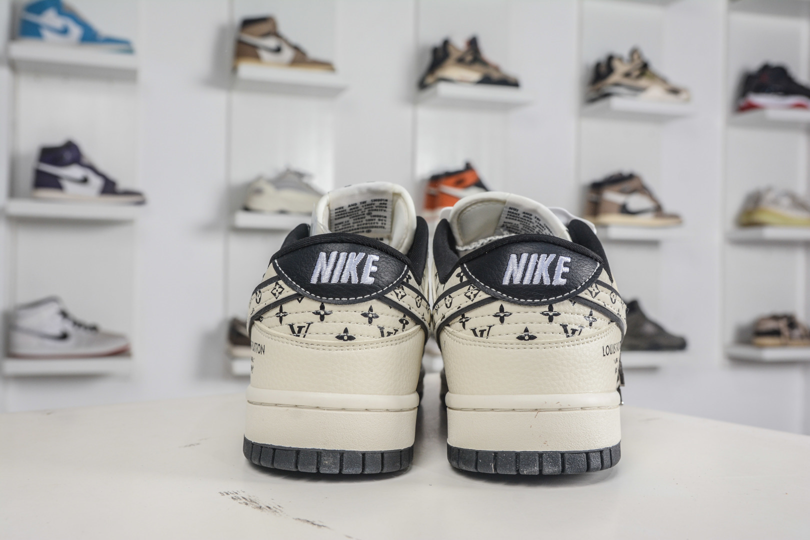 270 Nike SB Dunk Low x Louis Vuitton LV联名-米黑印花 MN1688-101-Chinese UA Cheap High Quatity Brand Clothes Bags handbags Sneakers wholesale wholesaler seller from China Factory suppliers Fashion Clothing Shoes best Quality Beautiful Price 270 Nike SB Dunk Low x Louis Vuitton LV联名-米黑印花 MN1688-101