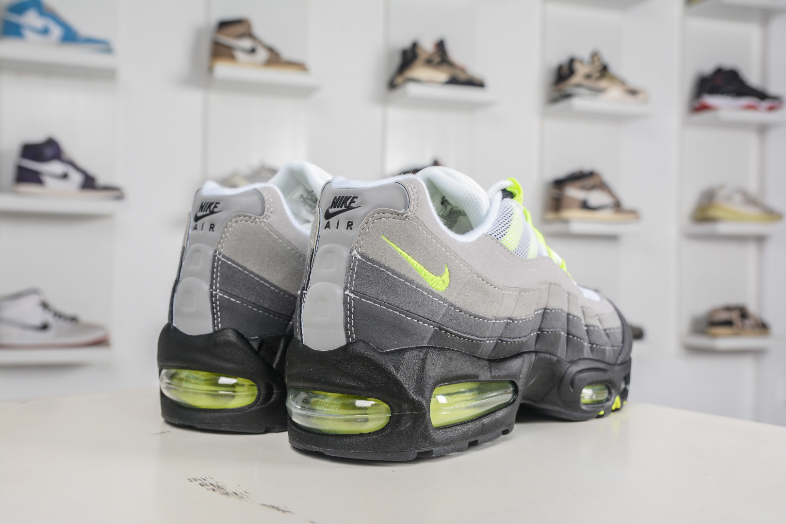 330 SF版NK Air Max 95 复古减震气垫跑鞋 复刻灰绿 HM4740-001-Chinese UA Cheap High Quatity Brand Clothes Bags handbags Sneakers wholesale wholesaler seller from China Factory suppliers Fashion Clothing Shoes best Quality Beautiful Price 330 SF版NK Air Max 95 复古减震气垫跑鞋 复刻灰绿 HM4740-001