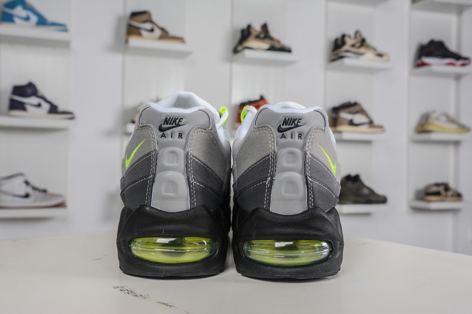 330 SF版NK Air Max 95 复古减震气垫跑鞋 复刻灰绿 HM4740-001-Chinese UA Cheap High Quatity Brand Clothes Bags handbags Sneakers wholesale wholesaler seller from China Factory suppliers Fashion Clothing Shoes best Quality Beautiful Price 330 SF版NK Air Max 95 复古减震气垫跑鞋 复刻灰绿 HM4740-001