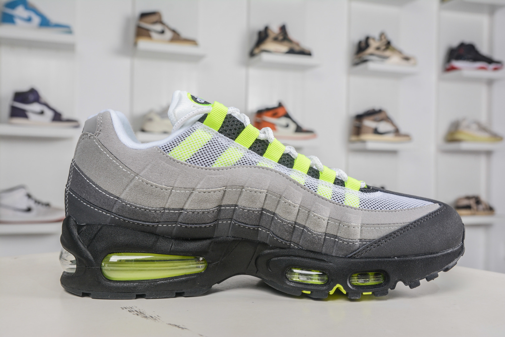 330 SF版NK Air Max 95 复古减震气垫跑鞋 复刻灰绿 HM4740-001-Chinese UA Cheap High Quatity Brand Clothes Bags handbags Sneakers wholesale wholesaler seller from China Factory suppliers Fashion Clothing Shoes best Quality Beautiful Price 330 SF版NK Air Max 95 复古减震气垫跑鞋 复刻灰绿 HM4740-001