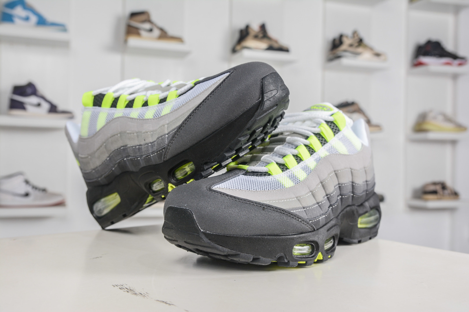 330 SF版NK Air Max 95 复古减震气垫跑鞋 复刻灰绿 HM4740-001-Chinese UA Cheap High Quatity Brand Clothes Bags handbags Sneakers wholesale wholesaler seller from China Factory suppliers Fashion Clothing Shoes best Quality Beautiful Price 330 SF版NK Air Max 95 复古减震气垫跑鞋 复刻灰绿 HM4740-001