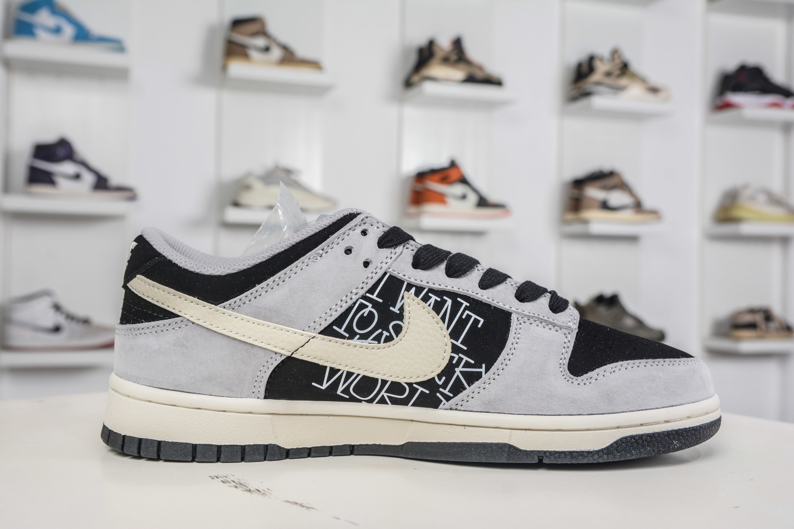 270 Nike SB Dunk Low x DIOR 迪奥联名-米灰黑 DN3168-021-Chinese UA Cheap High Quatity Brand Clothes Bags handbags Sneakers wholesale wholesaler seller from China Factory suppliers Fashion Clothing Shoes best Quality Beautiful Price 270 Nike SB Dunk Low x DIOR 迪奥联名-米灰黑 DN3168-021
