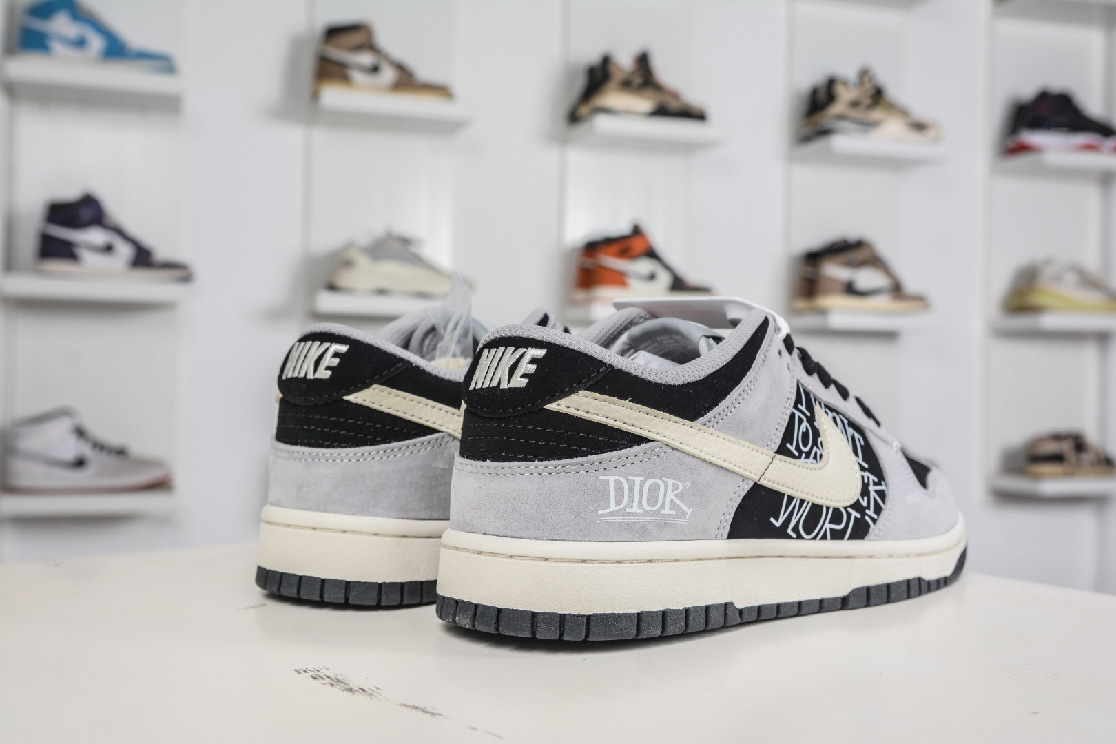 270 Nike SB Dunk Low x DIOR 迪奥联名-米灰黑 DN3168-021-Chinese UA Cheap High Quatity Brand Clothes Bags handbags Sneakers wholesale wholesaler seller from China Factory suppliers Fashion Clothing Shoes best Quality Beautiful Price 270 Nike SB Dunk Low x DIOR 迪奥联名-米灰黑 DN3168-021