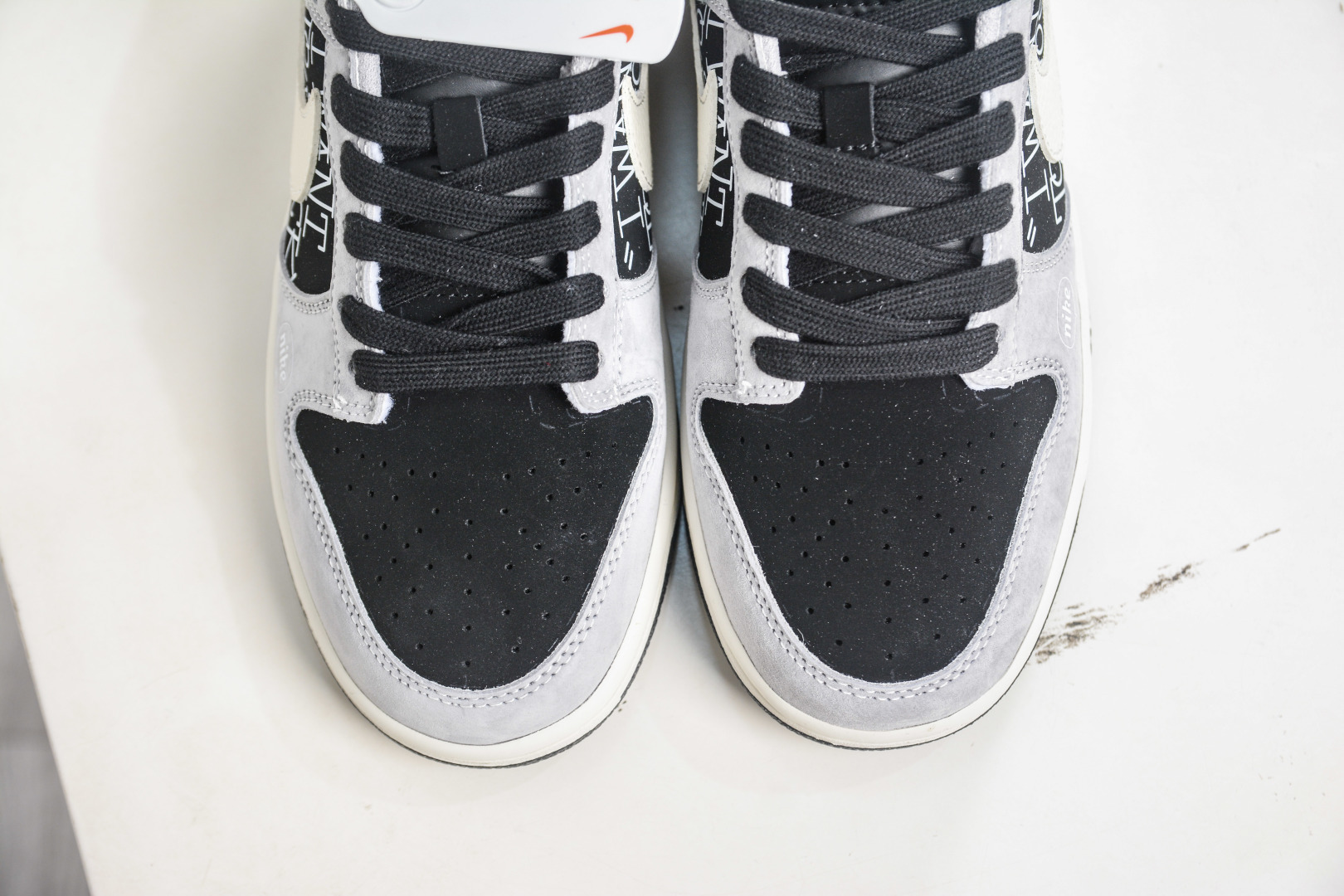 270 Nike SB Dunk Low x DIOR 迪奥联名-米灰黑 DN3168-021-Chinese UA Cheap High Quatity Brand Clothes Bags handbags Sneakers wholesale wholesaler seller from China Factory suppliers Fashion Clothing Shoes best Quality Beautiful Price 270 Nike SB Dunk Low x DIOR 迪奥联名-米灰黑 DN3168-021