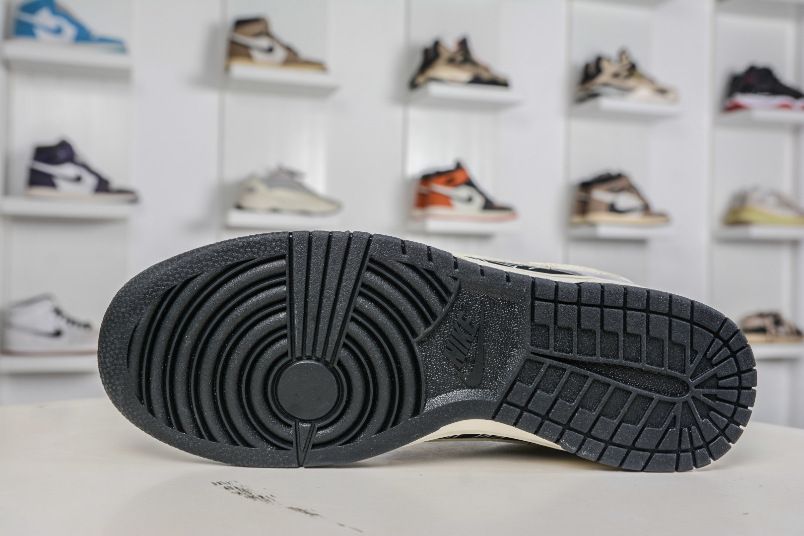 270 Nike SB Dunk Low x DIOR 迪奥联名-米灰黑 DN3168-021-Chinese UA Cheap High Quatity Brand Clothes Bags handbags Sneakers wholesale wholesaler seller from China Factory suppliers Fashion Clothing Shoes best Quality Beautiful Price 270 Nike SB Dunk Low x DIOR 迪奥联名-米灰黑 DN3168-021