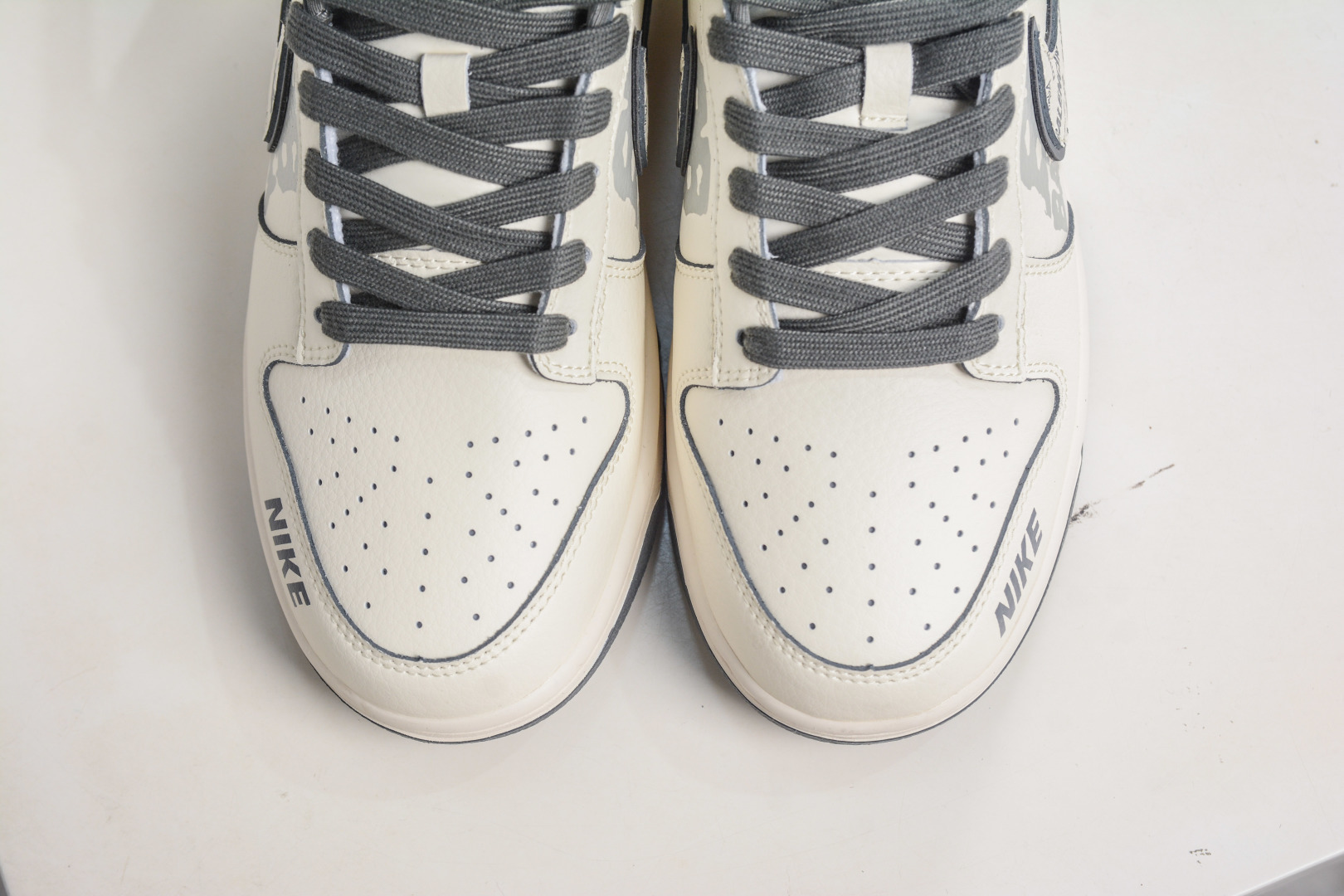 270 Nike SB Dunk Low x Balenciaga 巴黎世家联名-米白灰 XD1588-246-Chinese UA Cheap High Quatity Brand Clothes Bags handbags Sneakers wholesale wholesaler seller from China Factory suppliers Fashion Clothing Shoes best Quality Beautiful Price 270 Nike SB Dunk Low x Balenciaga 巴黎世家联名-米白灰 XD1588-246