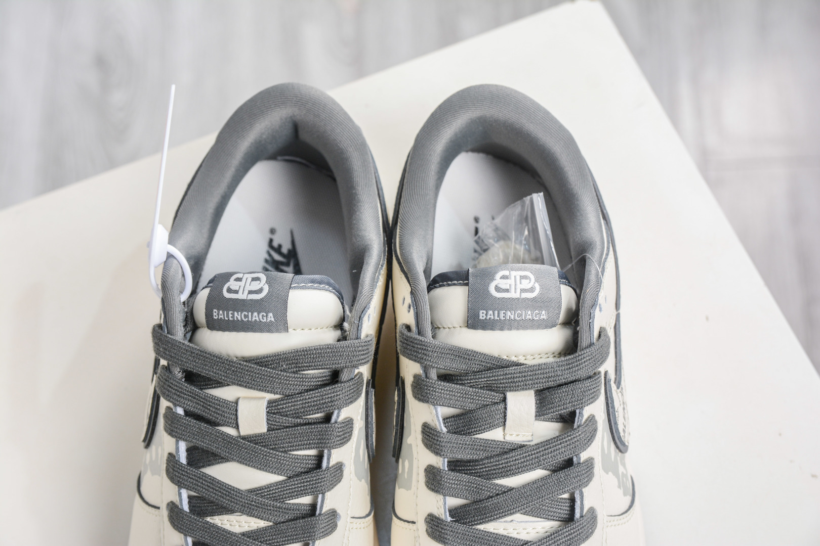 270 Nike SB Dunk Low x Balenciaga 巴黎世家联名-米白灰 XD1588-246-Chinese UA Cheap High Quatity Brand Clothes Bags handbags Sneakers wholesale wholesaler seller from China Factory suppliers Fashion Clothing Shoes best Quality Beautiful Price 270 Nike SB Dunk Low x Balenciaga 巴黎世家联名-米白灰 XD1588-246