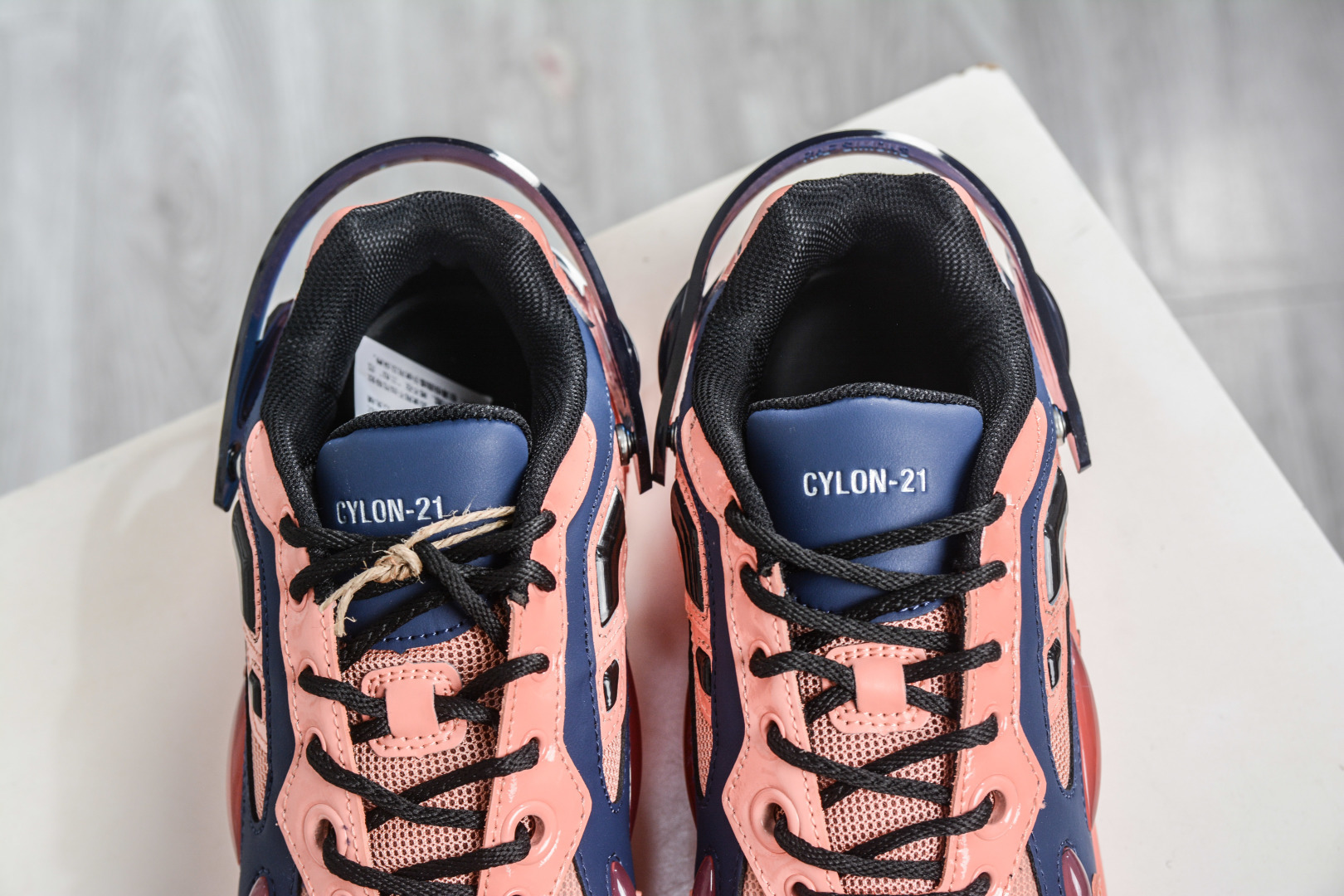260 RAF SIMONS Cylon-21 ”水泡” 先锋潮流 复古低帮休闲鞋 圆头系带 低帮休闲鞋 HR740010L-330-Chinese UA Cheap High Quatity Brand Clothes Bags handbags Sneakers wholesale wholesaler seller from China Factory suppliers Fashion Clothing Shoes best Quality Beautiful Price 260 RAF SIMONS Cylon-21 ”水泡” 先锋潮流 复古低帮休闲鞋 圆头系带 低帮休闲鞋 HR740010L-330