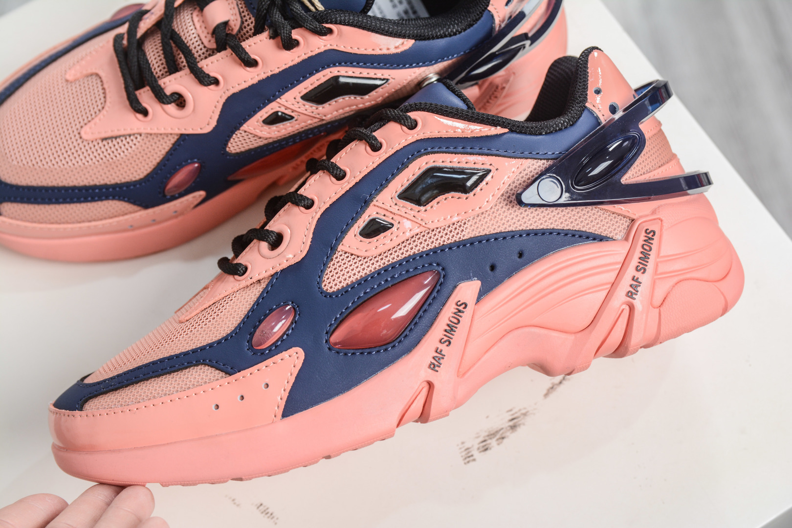 260 RAF SIMONS Cylon-21 ”水泡” 先锋潮流 复古低帮休闲鞋 圆头系带 低帮休闲鞋 HR740010L-330-Chinese UA Cheap High Quatity Brand Clothes Bags handbags Sneakers wholesale wholesaler seller from China Factory suppliers Fashion Clothing Shoes best Quality Beautiful Price 260 RAF SIMONS Cylon-21 ”水泡” 先锋潮流 复古低帮休闲鞋 圆头系带 低帮休闲鞋 HR740010L-330