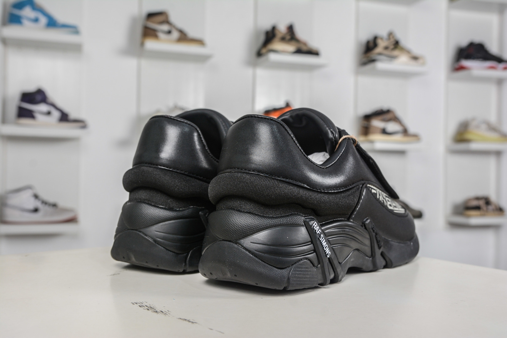 260 RAF SIMONS CYLON-21 潮流运动 圆头系带 低帮休闲鞋采用光滑皮革 HR740012L-293-Chinese UA Cheap High Quatity Brand Clothes Bags handbags Sneakers wholesale wholesaler seller from China Factory suppliers Fashion Clothing Shoes best Quality Beautiful Price 260 RAF SIMONS CYLON-21 潮流运动 圆头系带 低帮休闲鞋采用光滑皮革 HR740012L-293