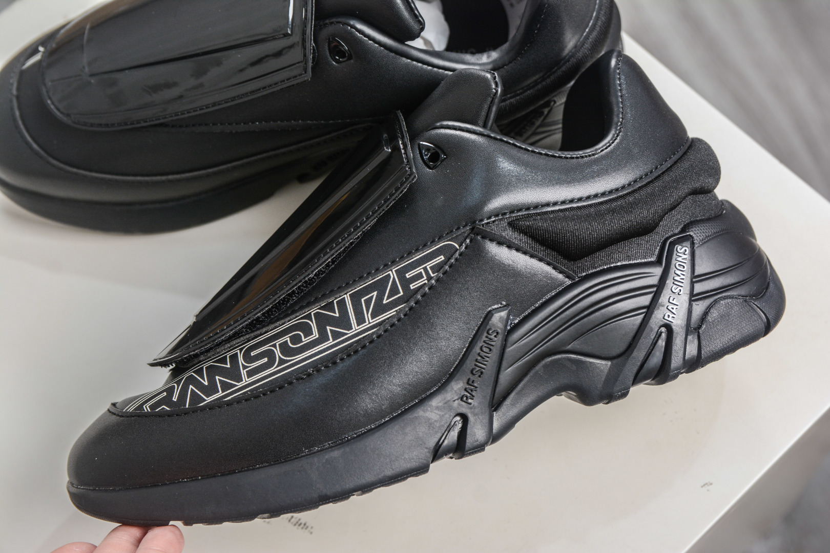 260 RAF SIMONS CYLON-21 潮流运动 圆头系带 低帮休闲鞋采用光滑皮革 HR740012L-293-Chinese UA Cheap High Quatity Brand Clothes Bags handbags Sneakers wholesale wholesaler seller from China Factory suppliers Fashion Clothing Shoes best Quality Beautiful Price 260 RAF SIMONS CYLON-21 潮流运动 圆头系带 低帮休闲鞋采用光滑皮革 HR740012L-293