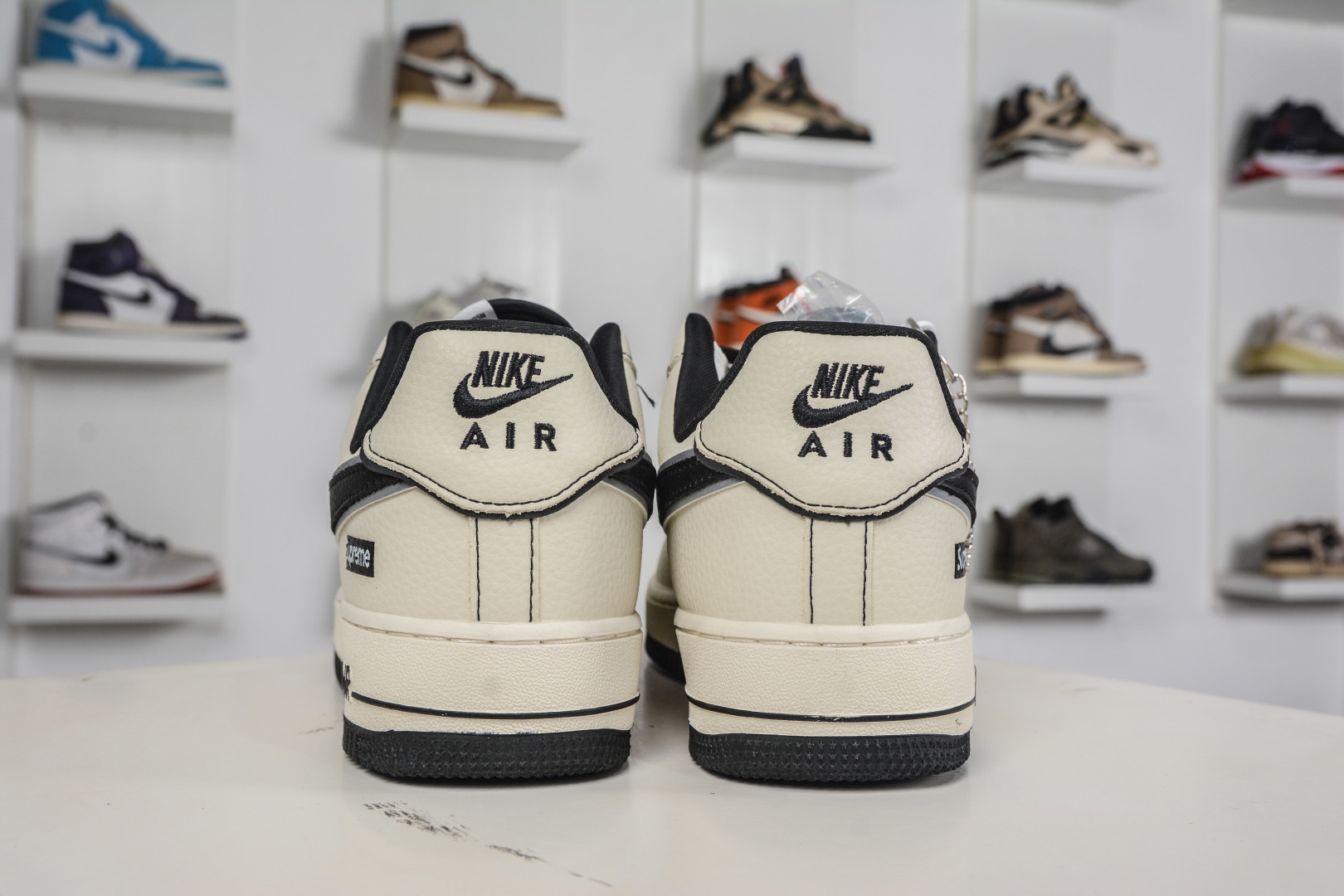 260 Nike Air Force 1 Low 07 x Supreme SUP联名-米白黑 DD1982-337-Chinese UA Cheap High Quatity Brand Clothes Bags handbags Sneakers wholesale wholesaler seller from China Factory suppliers Fashion Clothing Shoes best Quality Beautiful Price 260 Nike Air Force 1 Low 07 x Supreme SUP联名-米白黑 DD1982-337