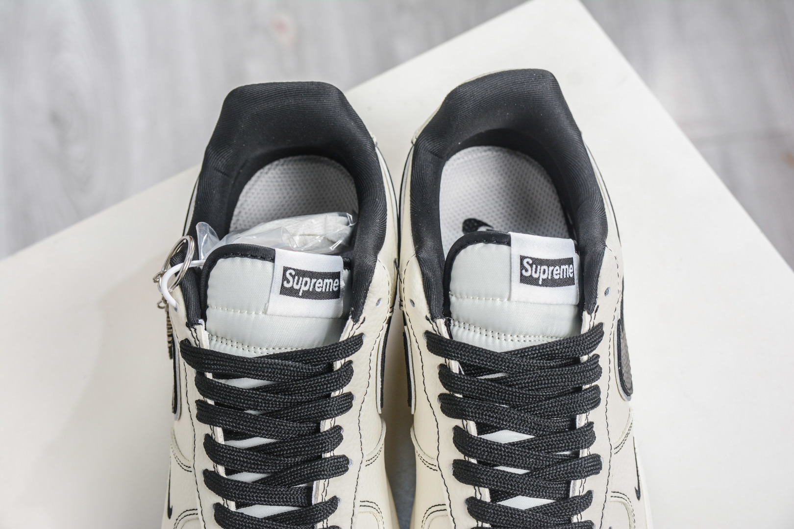 260 Nike Air Force 1 Low 07 x Supreme SUP联名-米白黑 DD1982-337-Chinese UA Cheap High Quatity Brand Clothes Bags handbags Sneakers wholesale wholesaler seller from China Factory suppliers Fashion Clothing Shoes best Quality Beautiful Price 260 Nike Air Force 1 Low 07 x Supreme SUP联名-米白黑 DD1982-337