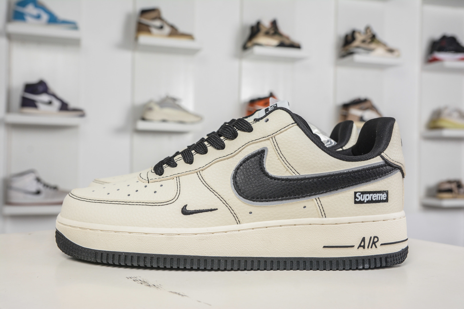 260 Nike Air Force 1 Low 07 x Supreme SUP联名-米白黑 DD1982-337-Chinese UA Cheap High Quatity Brand Clothes Bags handbags Sneakers wholesale wholesaler seller from China Factory suppliers Fashion Clothing Shoes best Quality Beautiful Price 260 Nike Air Force 1 Low 07 x Supreme SUP联名-米白黑 DD1982-337