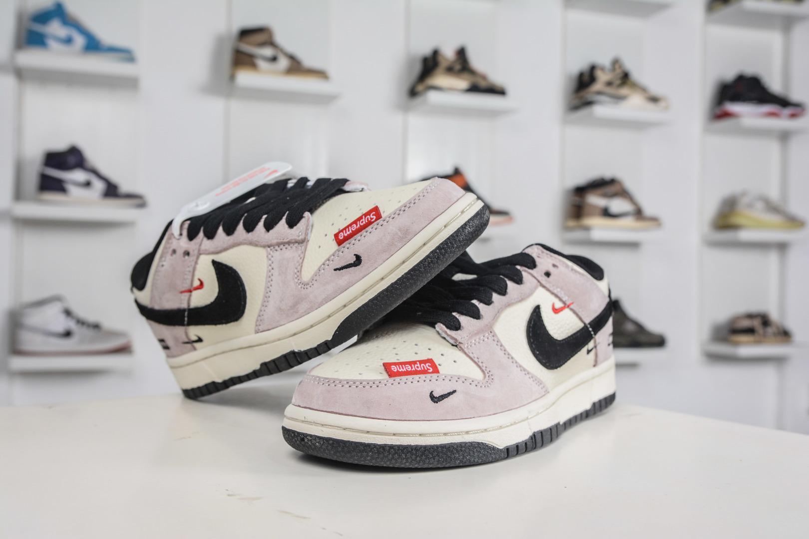 270 Nike SB Dunk Low x Superme SUP联名-米粉黑猪八革 DN3168-018-Chinese UA Cheap High Quatity Brand Clothes Bags handbags Sneakers wholesale wholesaler seller from China Factory suppliers Fashion Clothing Shoes best Quality Beautiful Price 270 Nike SB Dunk Low x Superme SUP联名-米粉黑猪八革 DN3168-018