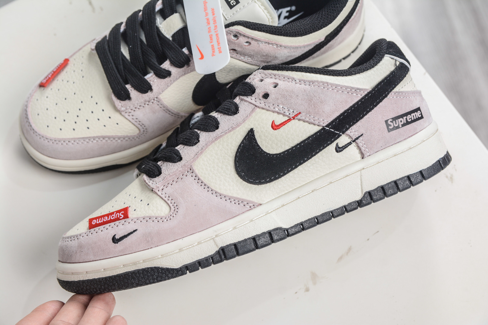 270 Nike SB Dunk Low x Superme SUP联名-米粉黑猪八革 DN3168-018-Chinese UA Cheap High Quatity Brand Clothes Bags handbags Sneakers wholesale wholesaler seller from China Factory suppliers Fashion Clothing Shoes best Quality Beautiful Price 270 Nike SB Dunk Low x Superme SUP联名-米粉黑猪八革 DN3168-018