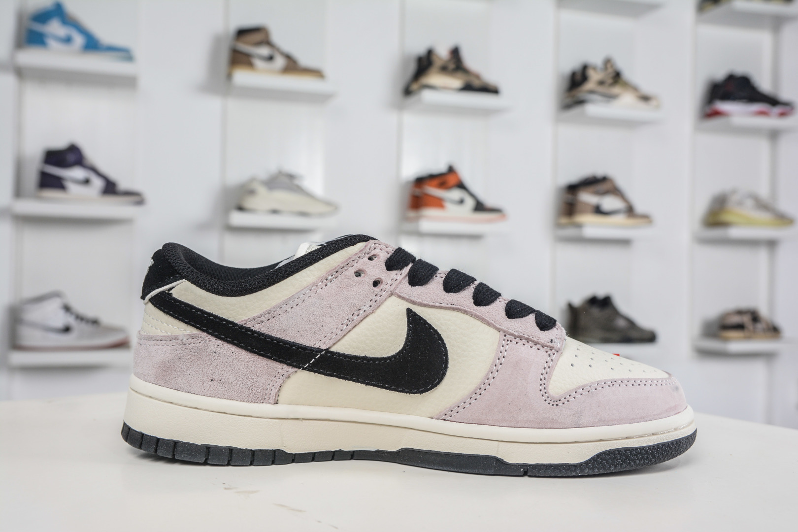 270 Nike SB Dunk Low x Superme SUP联名-米粉黑猪八革 DN3168-018-Chinese UA Cheap High Quatity Brand Clothes Bags handbags Sneakers wholesale wholesaler seller from China Factory suppliers Fashion Clothing Shoes best Quality Beautiful Price 270 Nike SB Dunk Low x Superme SUP联名-米粉黑猪八革 DN3168-018