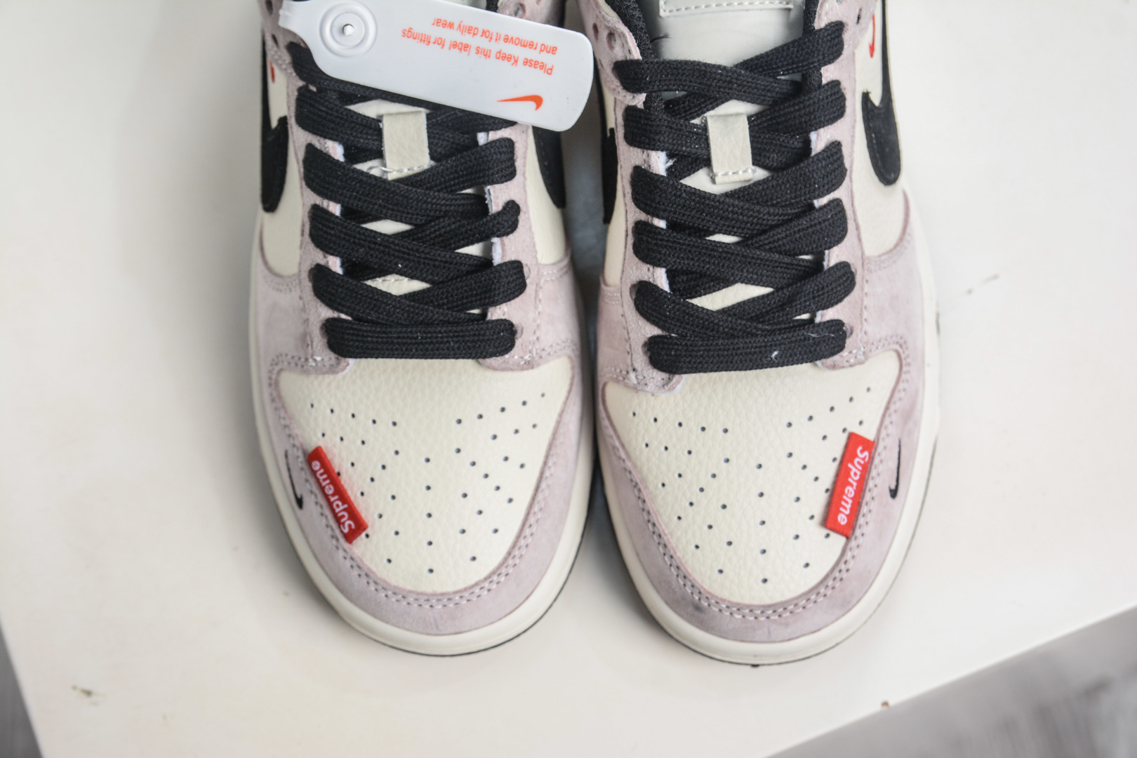270 Nike SB Dunk Low x Superme SUP联名-米粉黑猪八革 DN3168-018-Chinese UA Cheap High Quatity Brand Clothes Bags handbags Sneakers wholesale wholesaler seller from China Factory suppliers Fashion Clothing Shoes best Quality Beautiful Price 270 Nike SB Dunk Low x Superme SUP联名-米粉黑猪八革 DN3168-018