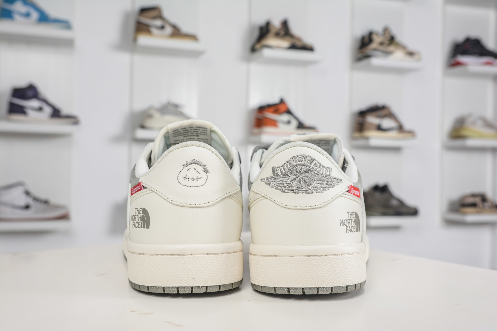 270 The North Face x Supreme x Travis Scott x Air Jordan 1 Low乔丹1代低帮倒钩北面Sup联名-米白灰绿 DM7866-128-Chinese UA Cheap High Quatity Brand Clothes Bags handbags Sneakers wholesale wholesaler seller from China Factory suppliers Fashion Clothing Shoes best Quality Beautiful Price 270 The North Face x Supreme x Travis Scott x Air Jordan 1 Low乔丹1代低帮倒钩北面Sup联名-米白灰绿 DM7866-128